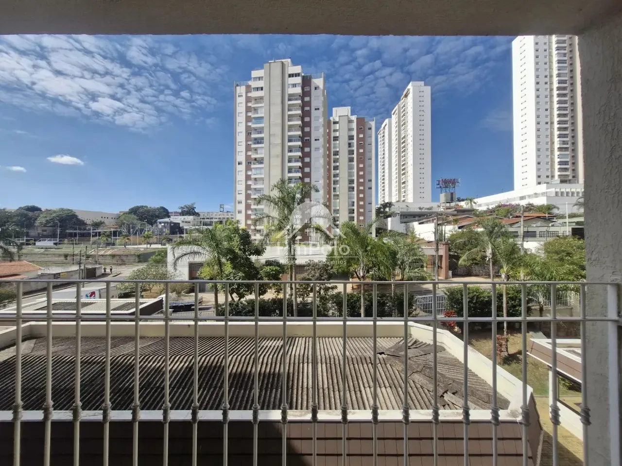 Apartamento para locação com 2 quartos e 2 vagas no Mansões Santo Antônio em Campinas, São