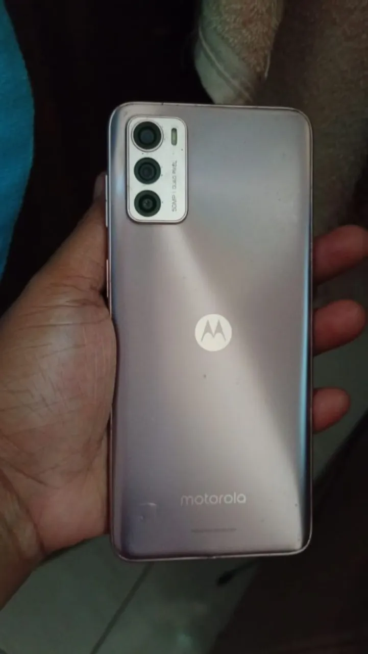 Celular MotoG42 todo bom só precisa troca a tela