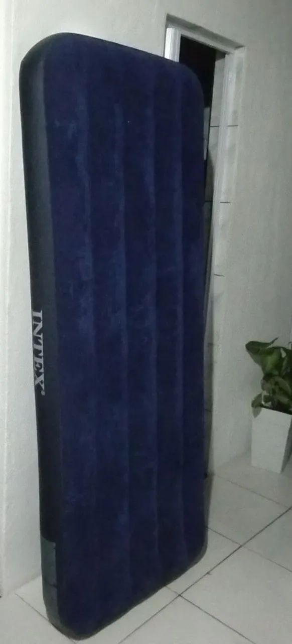 Colchão inflável Intex solteiro com bomba 