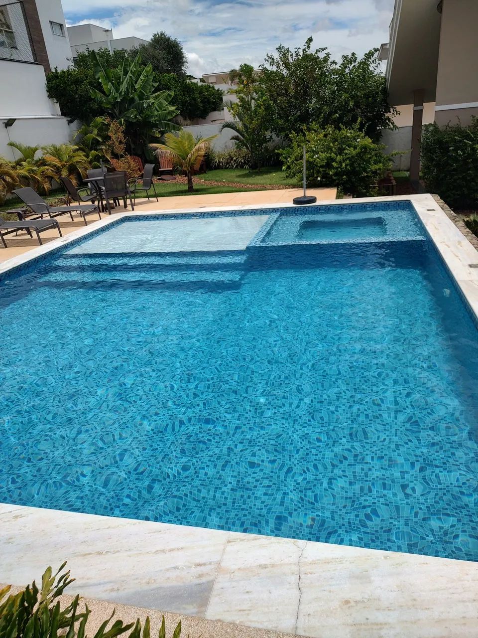 Limpeza de piscinas 