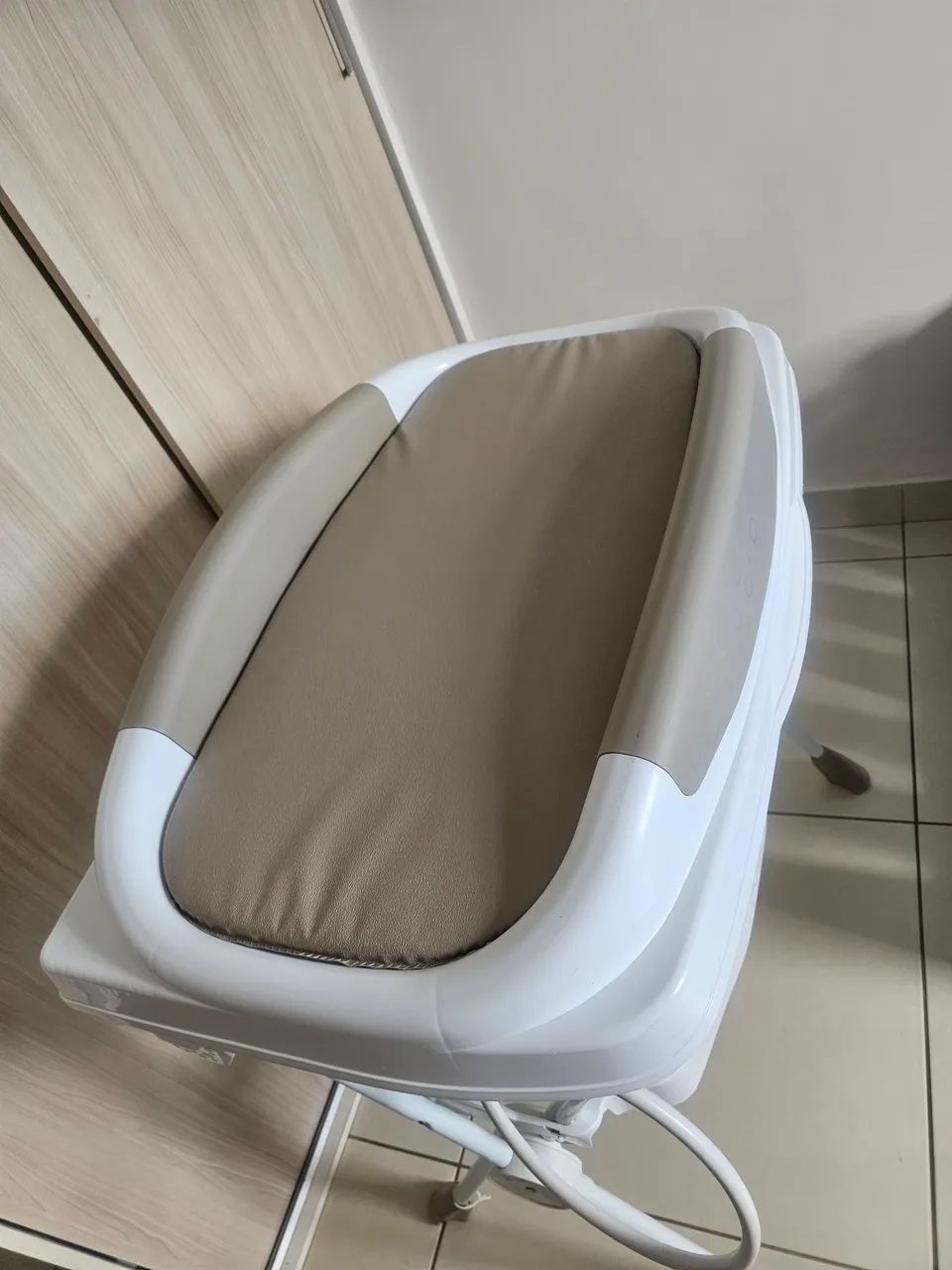 Banheira Com Trocador e suporte para bebês de 1 mes a 2 anos. Marca Galdezano