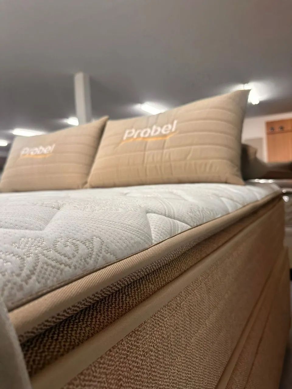 Cama de casal com base baú 