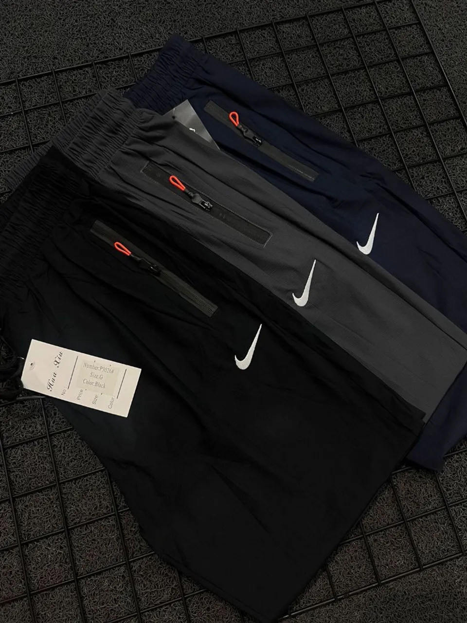 Calças Nike Esportivo com Zíper e Design Moderno