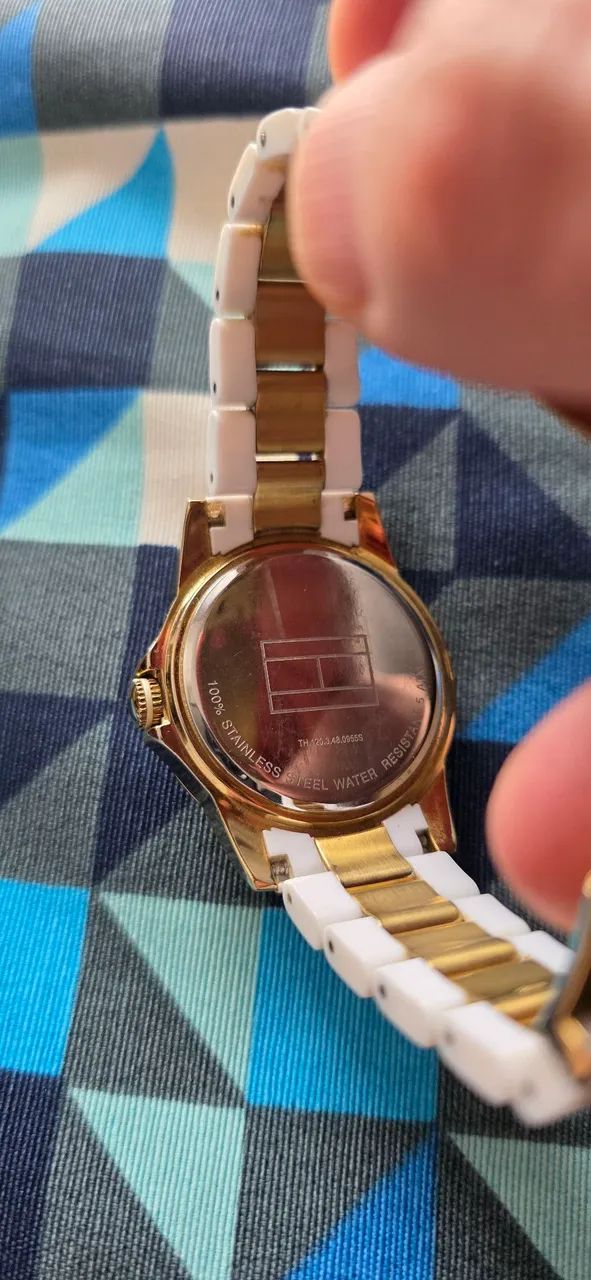 Relógio Tommy Hilfiger Dourado com Detalhes em Strass - Foto 5