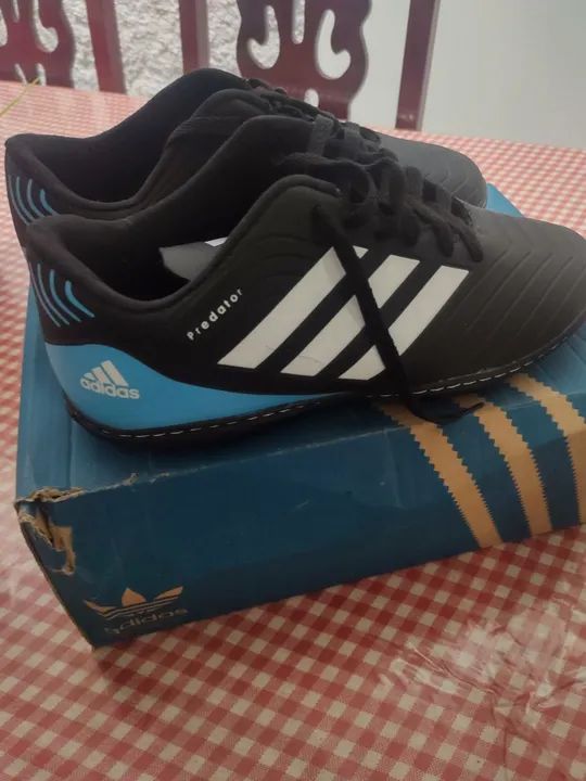 Chuteiras Adidas Futsal - Tamanho 40 - Foto 2