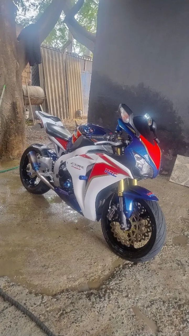 CBR1000RR  2011 - Foto 3