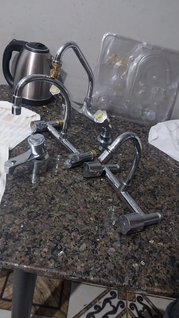 Torneiras de Cozinha e Banheiro Cromadas