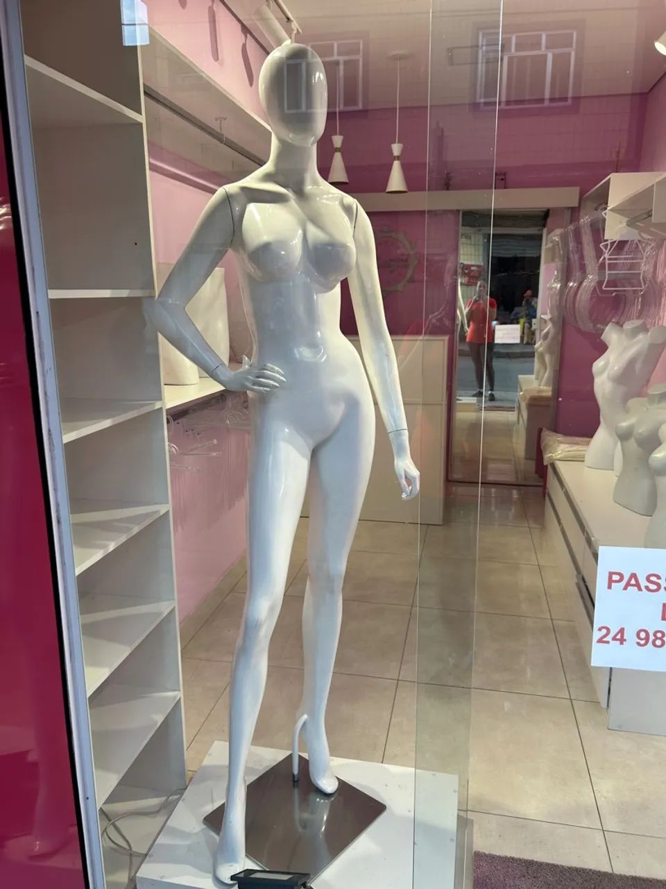 Manequim Feminino Branco Fibra - Foto 2