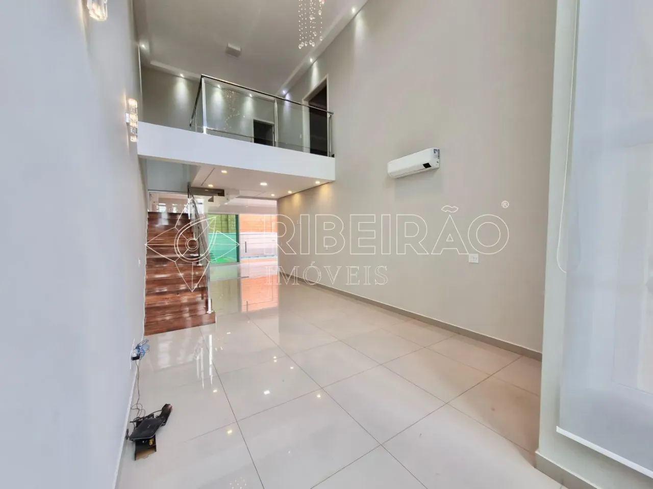 Sobrado em condomínio com 3 suítes e piscina para locação no bairro Jardim San Marco