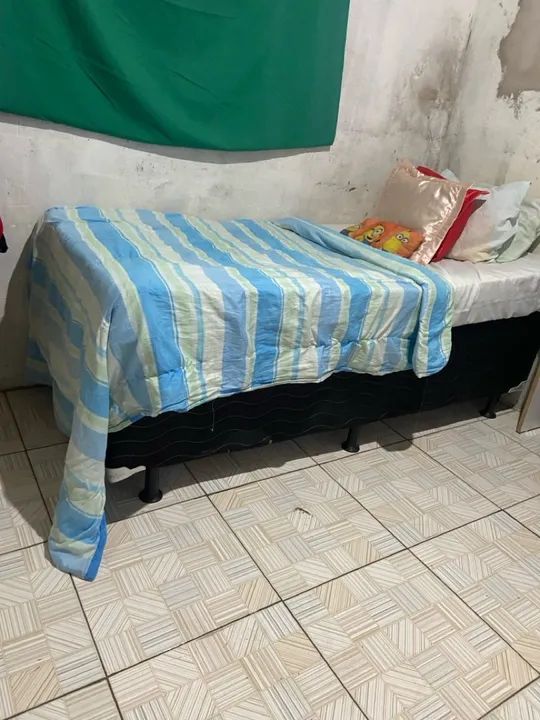 Cama box de solteiro/ com colchão 