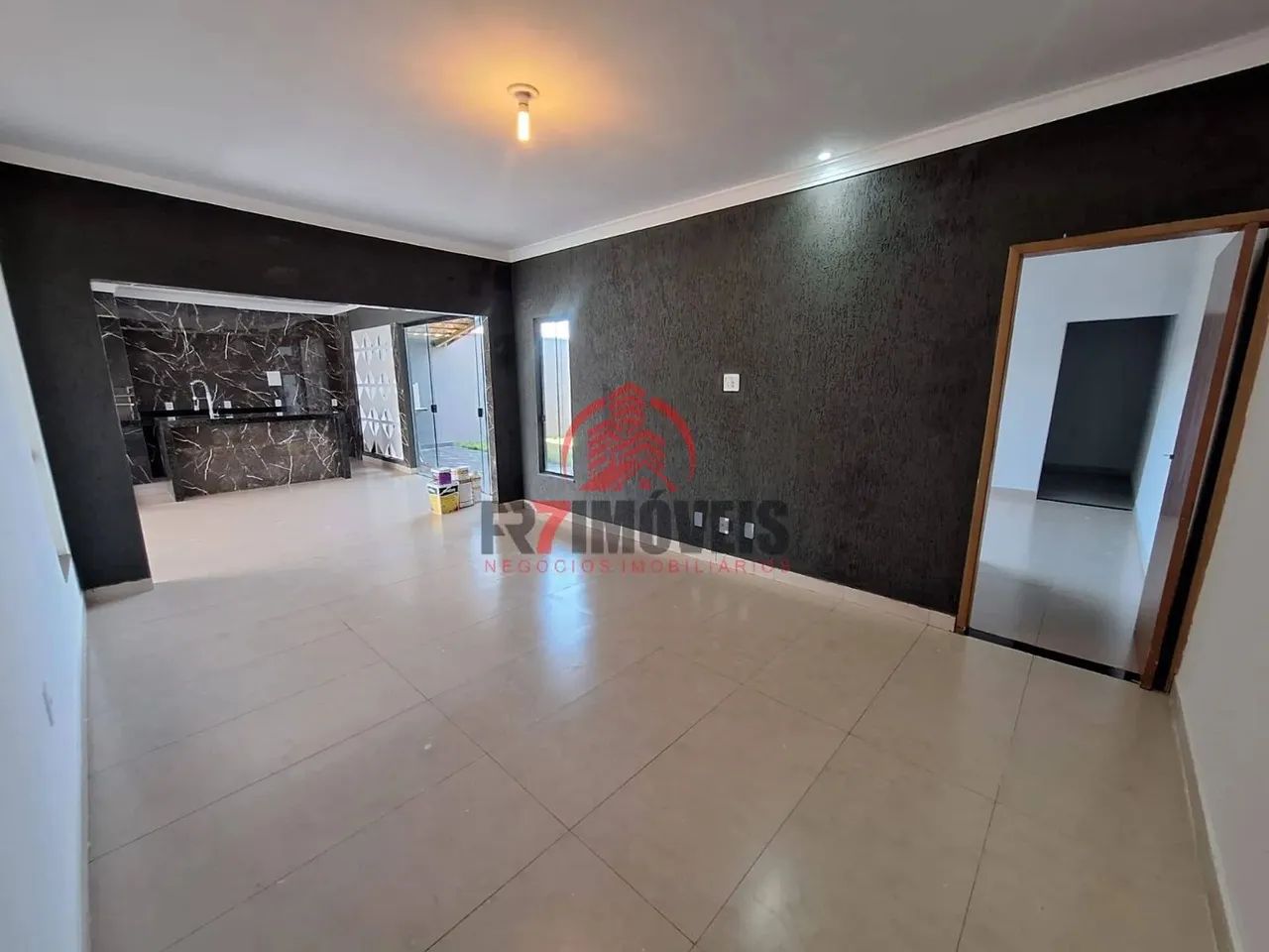 LINDA CASA 3Q/1S COM QUINTAL NO SETOR CIDADE DAS ROSAS - NOVA GOIANIRA - Foto 3