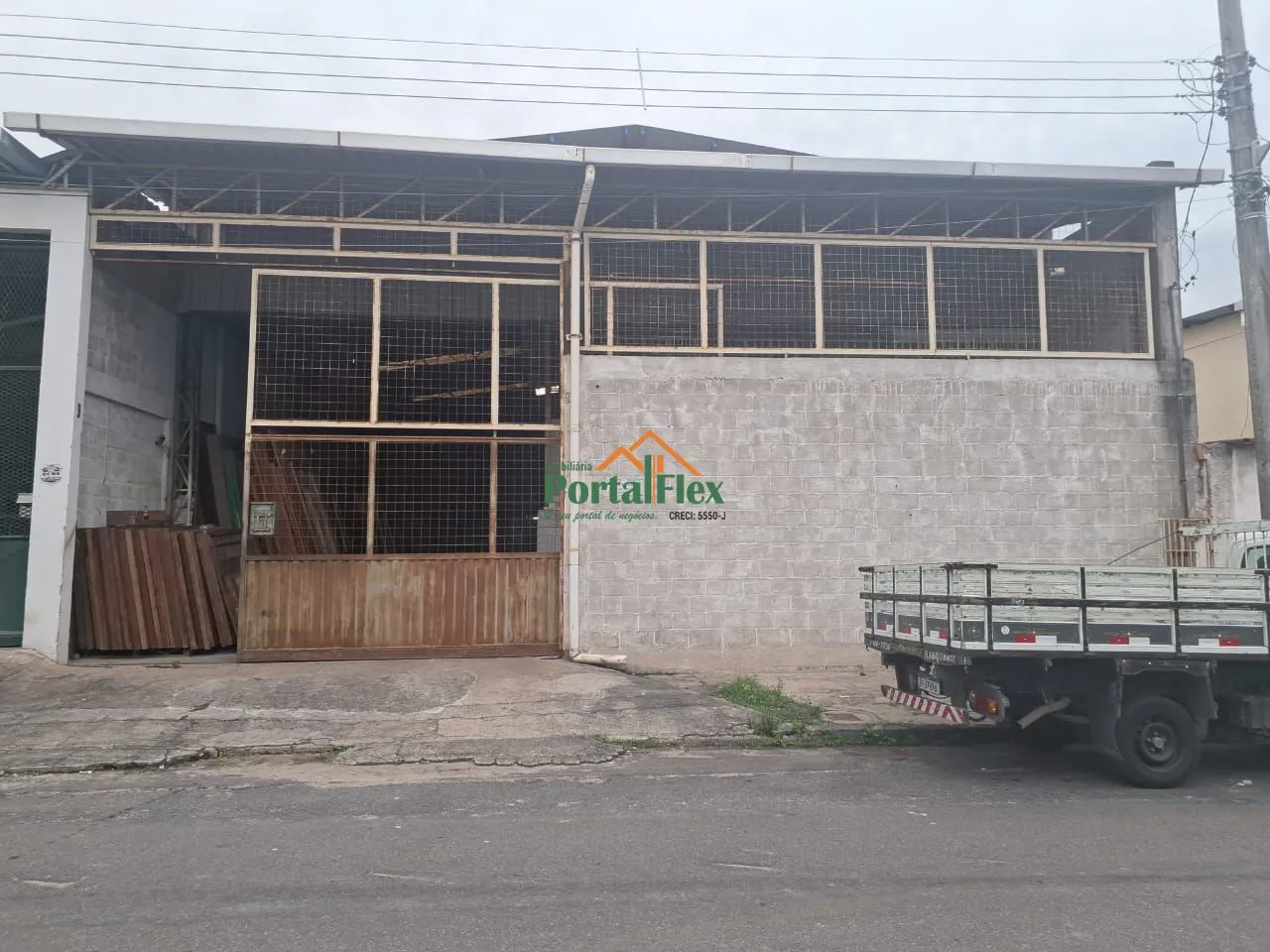 Galpão à venda, 420 m² por R$ 850.000 - Chácara Parreiral - Serra/ES