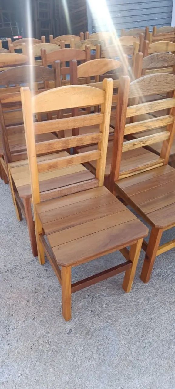 Cadeiras de madeira maciça NOVAS com uma demão de verniz $210,00 CADA no Pix a pronta  - Foto 2