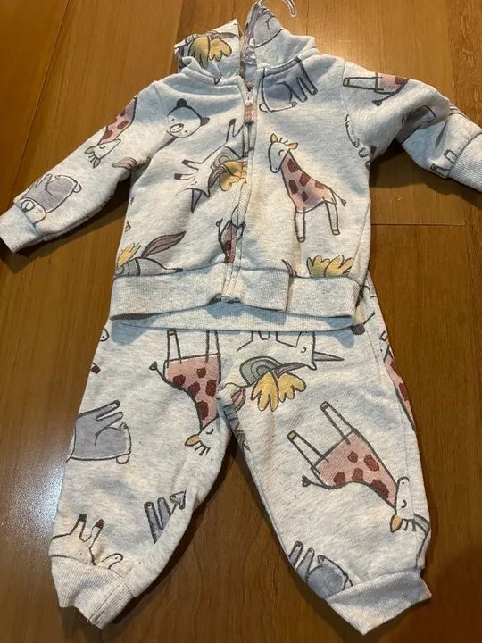 Conjunto de moletom Cartes TAM 9 meses