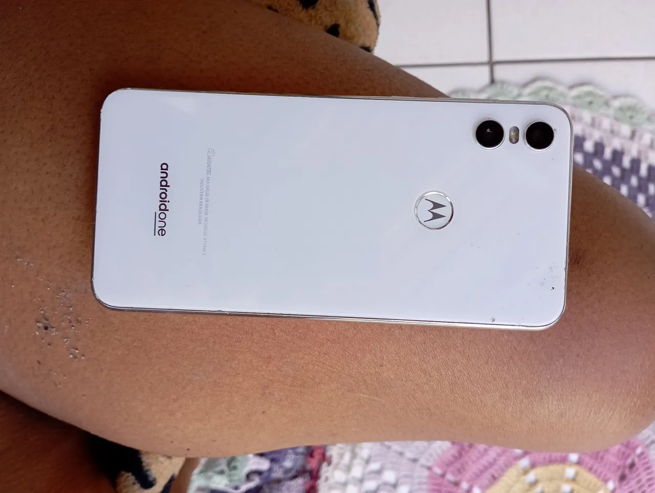 Tem um trincado como mostra foto