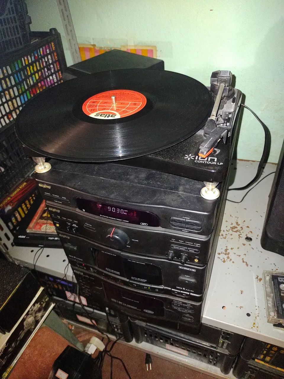 Aparelho de Som Sanyo, com tocadiscos, completo, perfeito estado. E outros. - Foto 5