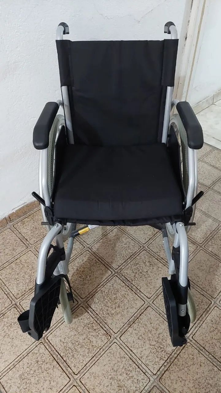 Cadeira rodas ,  rodas removíveis  Quick release