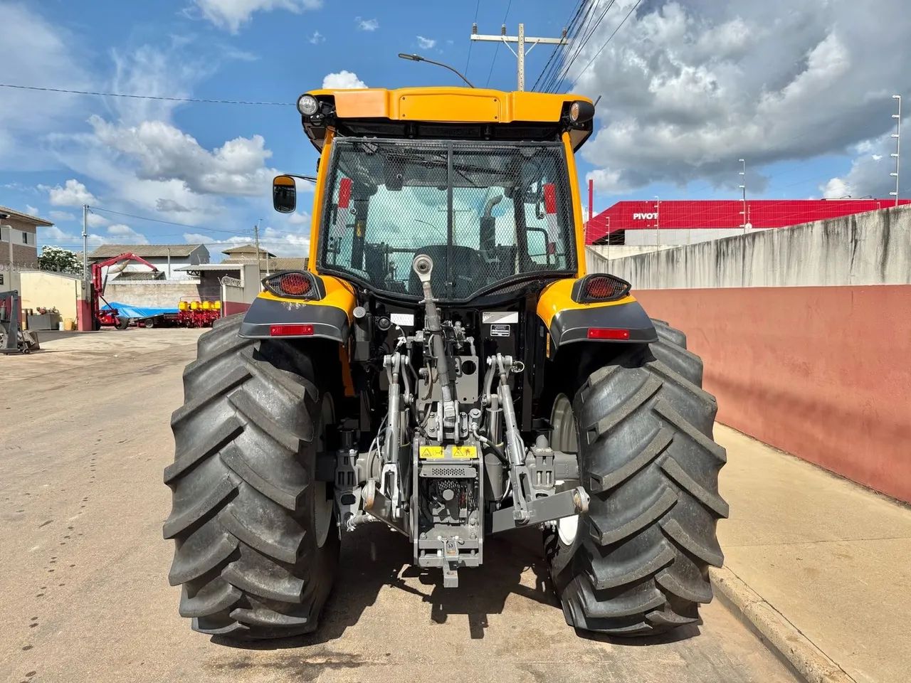 Trator valtra A134 ano 2023 159horas  - Foto 3