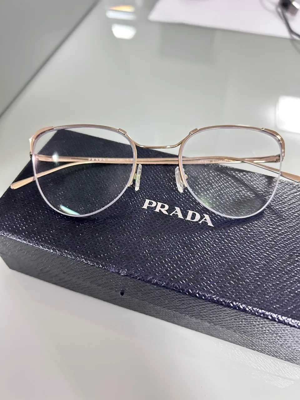 Óculos feminino Prada