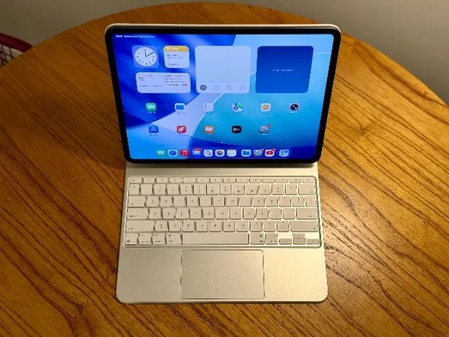 iPad Pro 13 Polegadas M4 256GB + Magic Keyboard - SEMINOVO, Perfeito estado - Foto 4