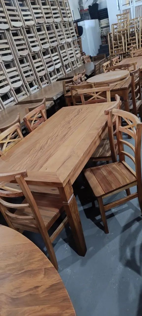 Mesa com 6 cadeiras tudo em madeira $ 2.799,00 nova e a pronta entrega consultar parcelas