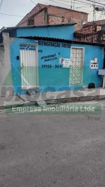Casa de rua Residencial com Kitnets / Compensa lll