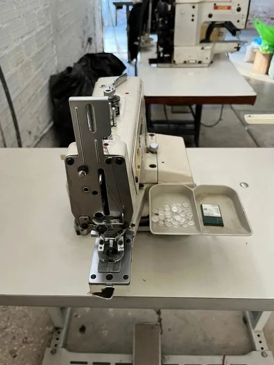 Máquina de Costura Industrial botoneira 