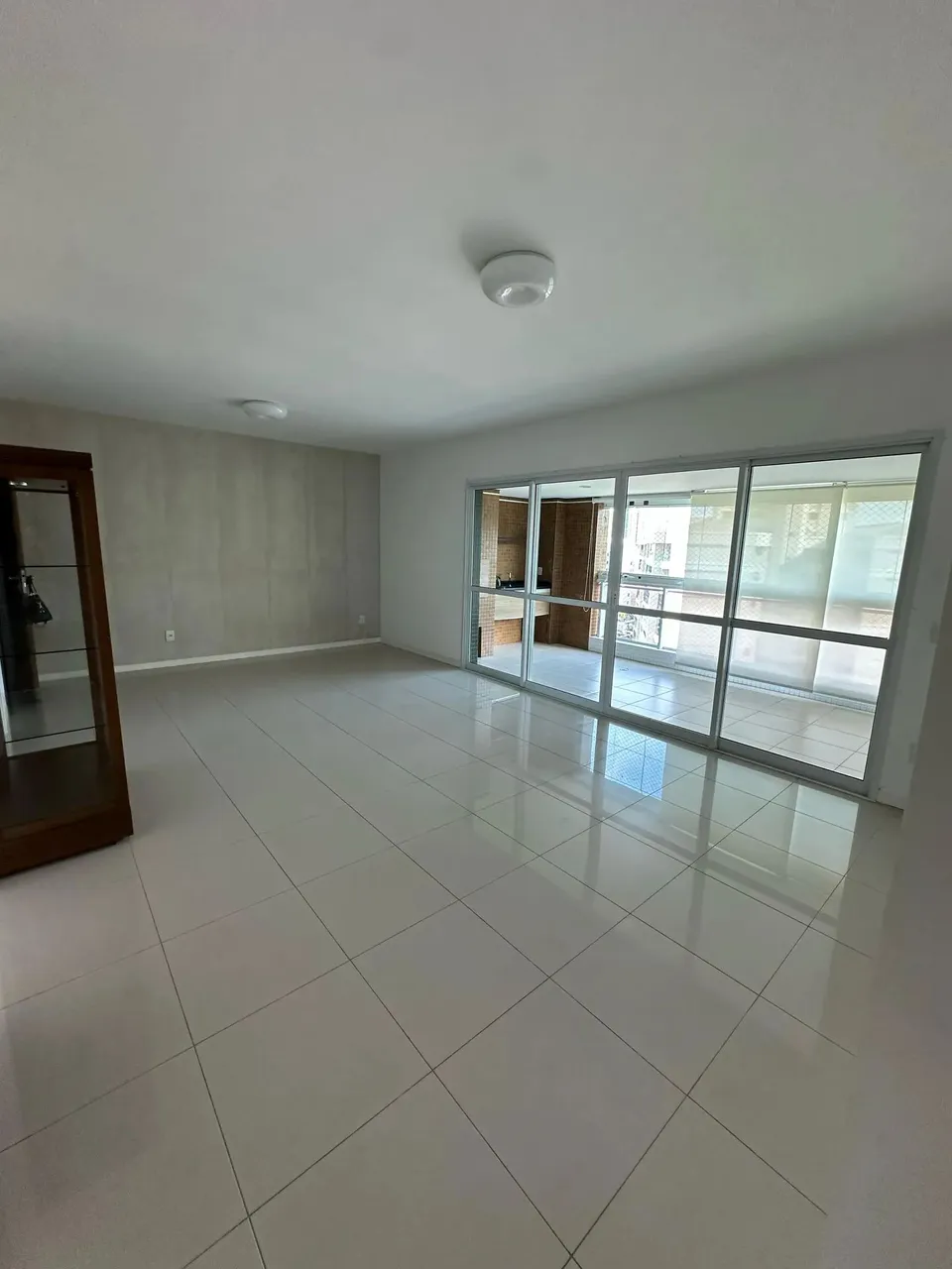 Apartamento para locação em Alphaville I 4 quartos, 3 suítes, 142 m² e 2 vagas.
