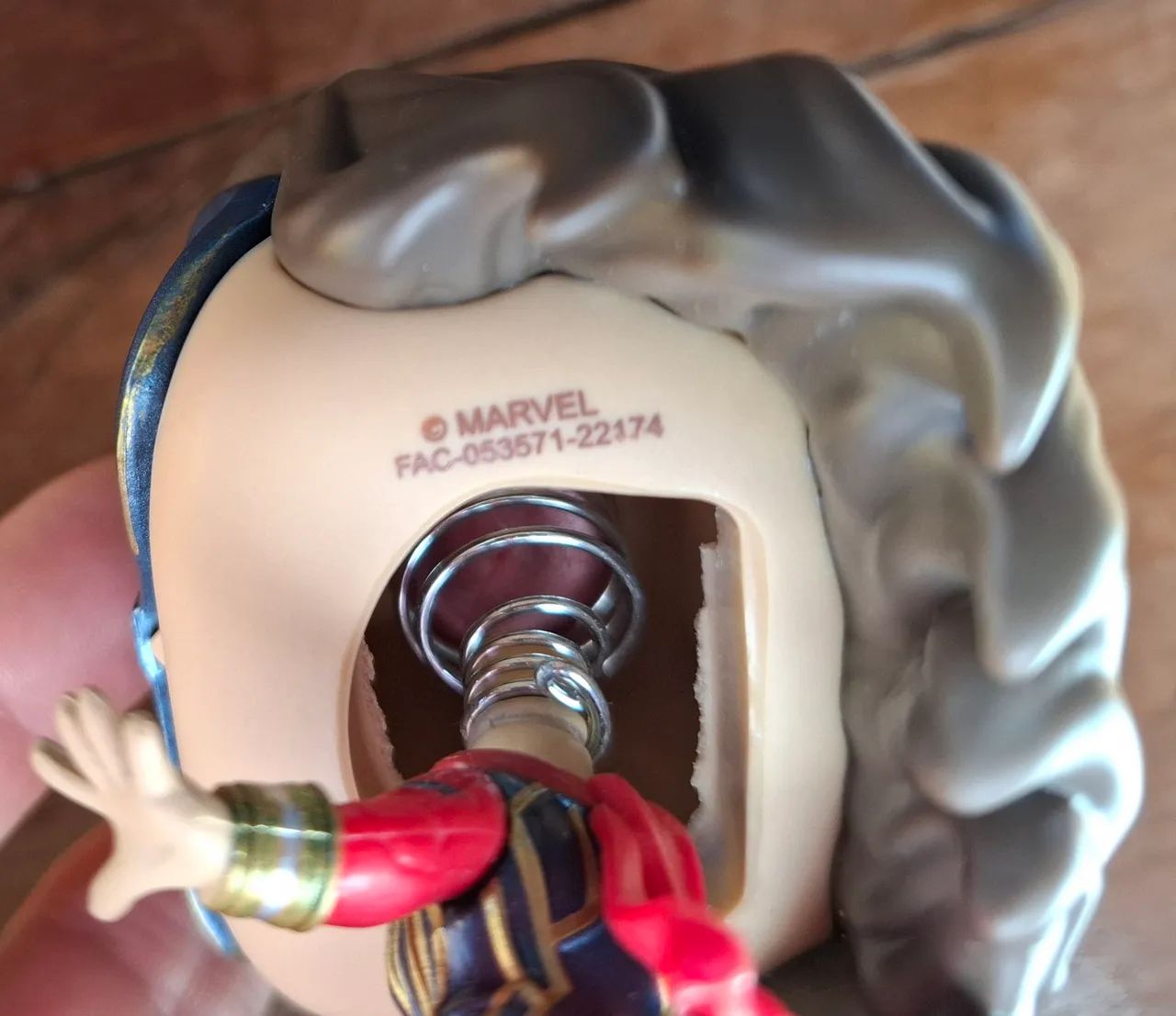 Funko Pop ORIGINAL - Capitã Marvel 1084 - Foto 4