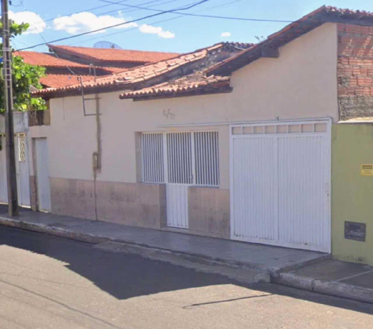 Vende-se Casa Quitada
