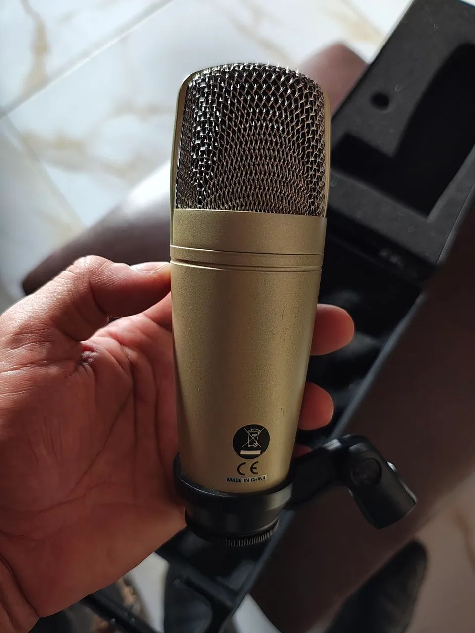 Vendo microfone Behringer condensador para gravação profissional em estúdio - Foto 2