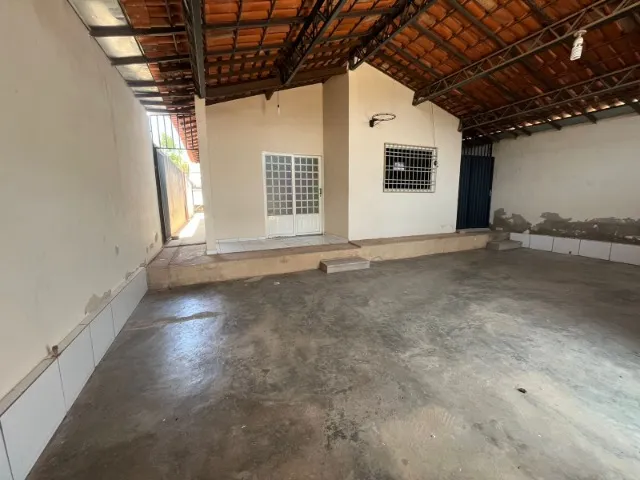 Casa em Bom Jesus - PI, 4 quartos, 2 banheiros, garagem para 3 carros