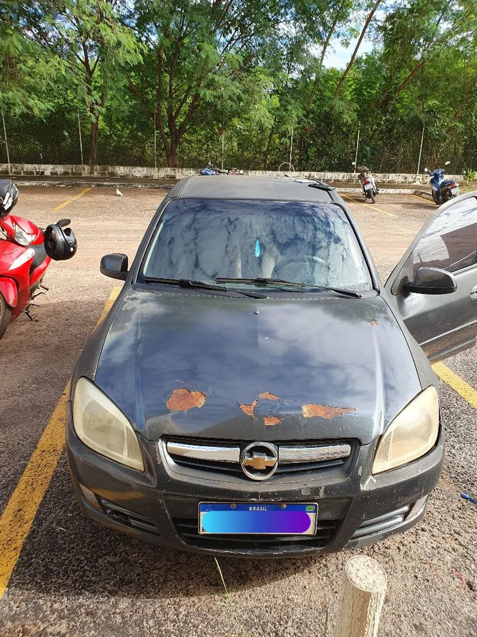 Vendo celta motor novo com ar tudo certinho 
