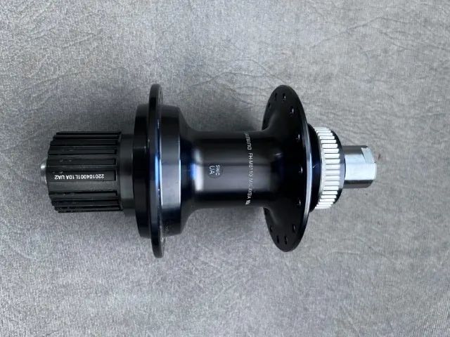 Cubo Traseiro Shimano Deore Xt M8110 - semi novo