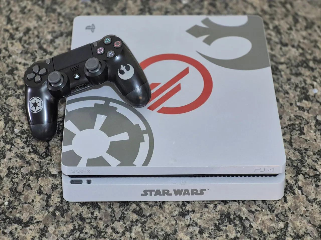 Playstation 4 slim edição limitada 