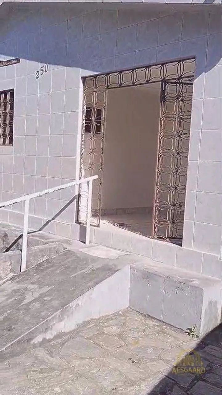 Casa Solta de 3 Quartos com Terraço no Ernani Sátiro