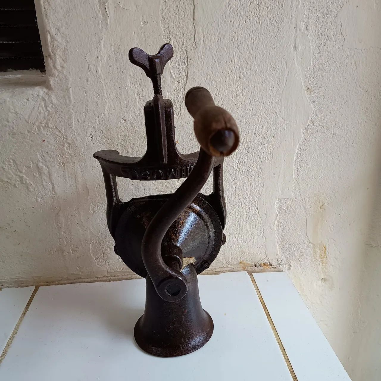 Antigo moedor de grãos e carne  - Foto 3