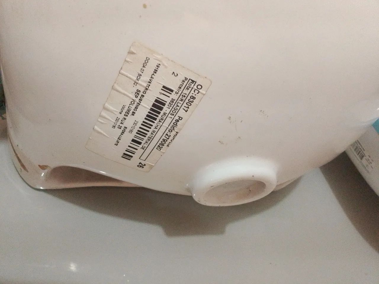 Lavatório suspenso de louça  - Foto 2