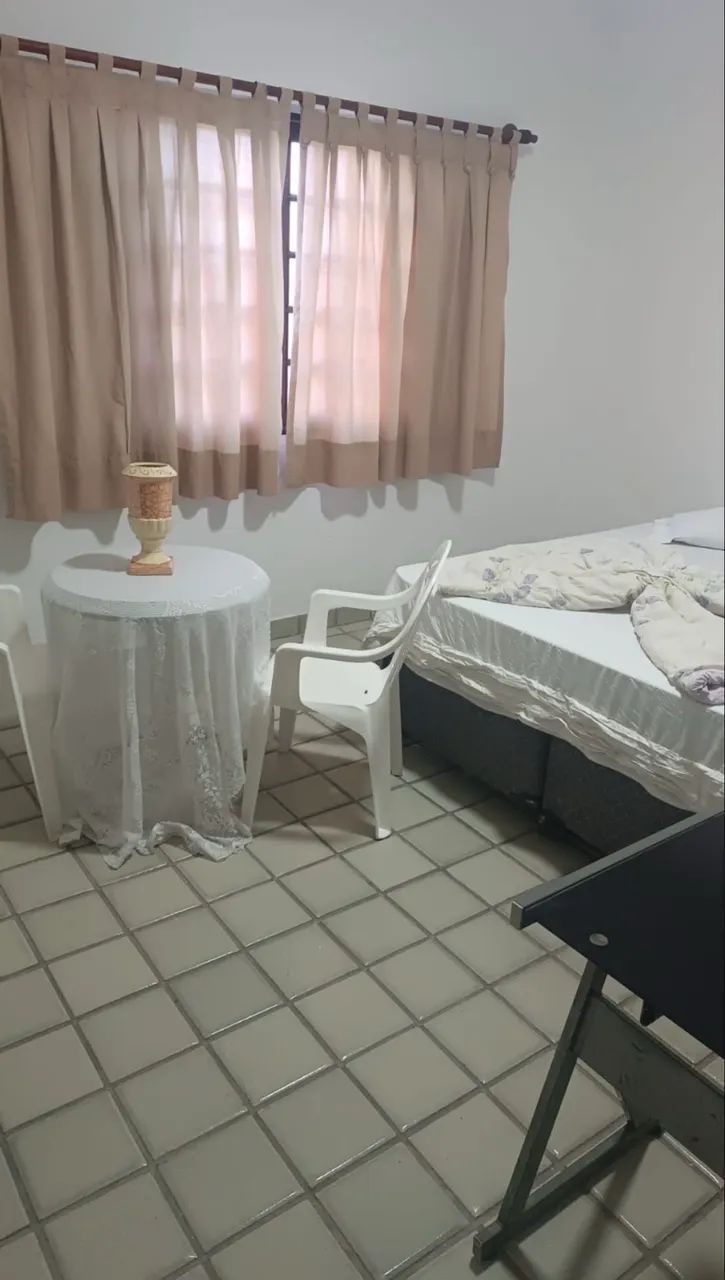 Alugo quarto em casa com piscina - Foto 2