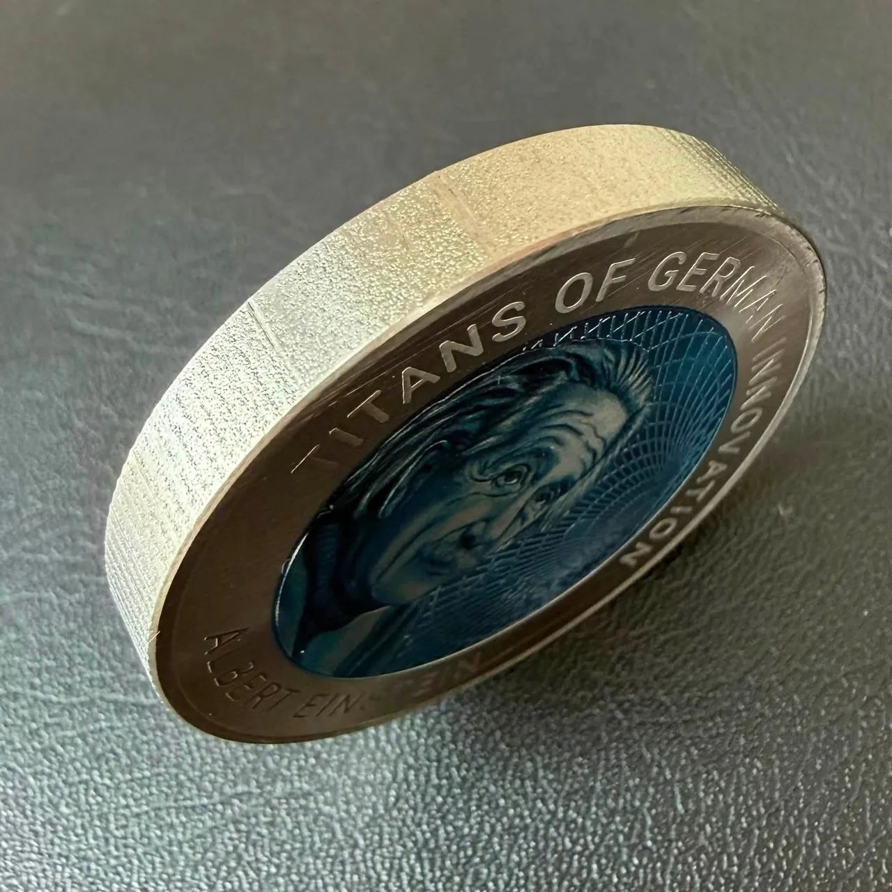 Moeda 2 Cedis 2021 1 Oz Titânio - Albert Einstein - Gana ? - - Foto 3
