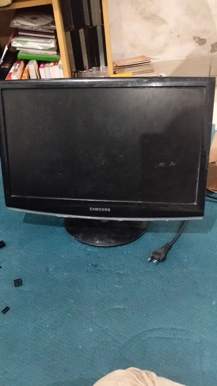 Monitor Samsung SyncMaster 933 - 18.5" (COM DEFEITO / PARA RETIRADA DE PEÇAS)
