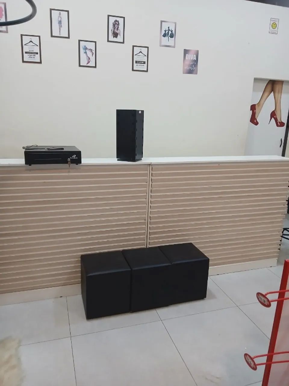 Balcão Comercial Ripado para Loja - Excelente Estado  - Foto 2