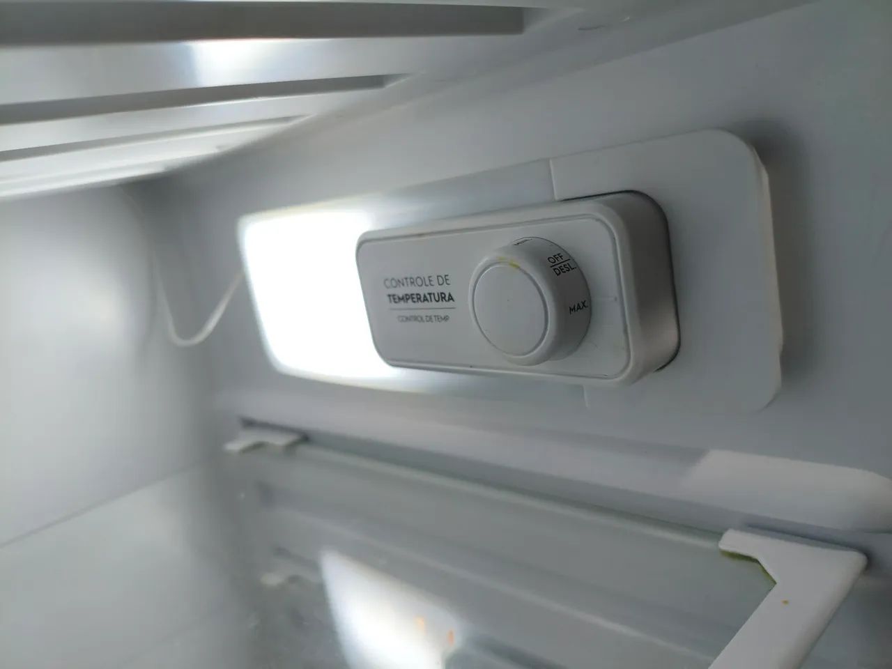 Frigobar Eletrolux 122litros seminovo com luz interna. - Foto 4