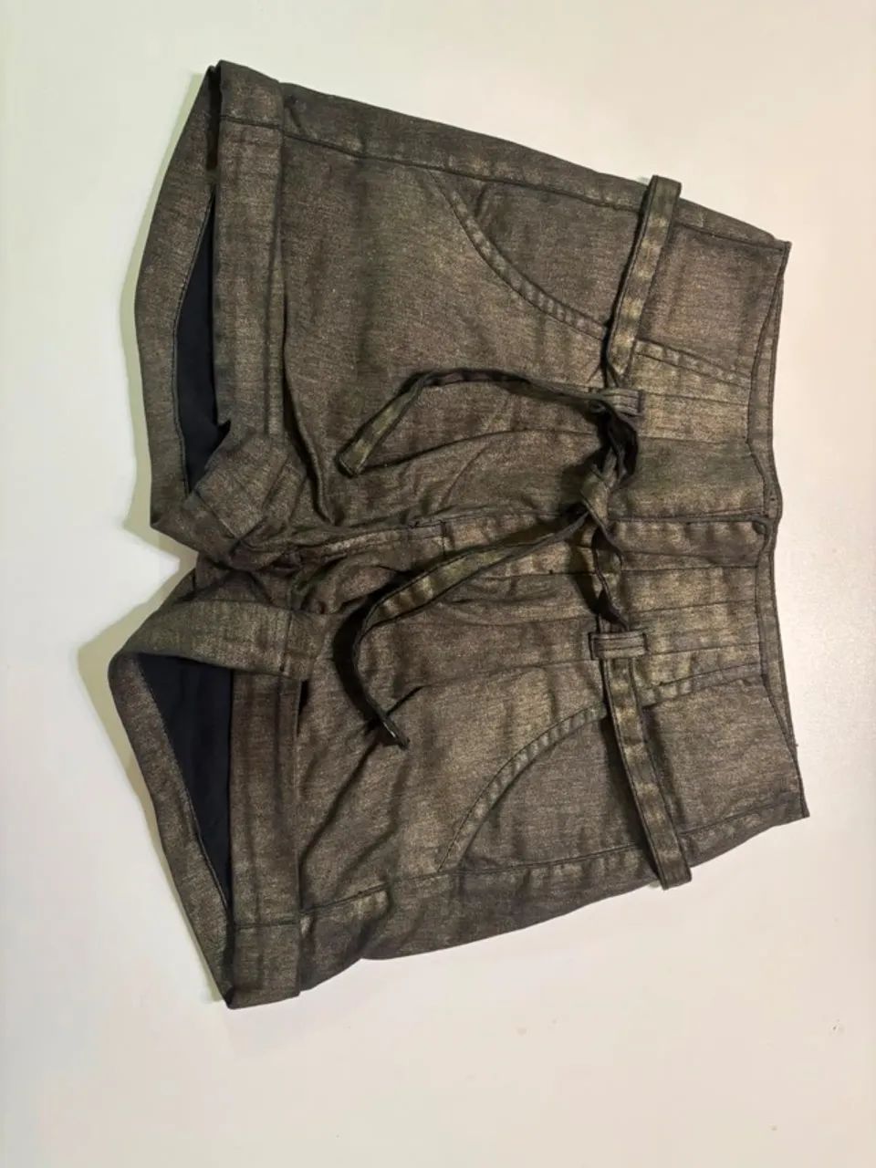 Short dourado envelhecido Makenji tamanho 36