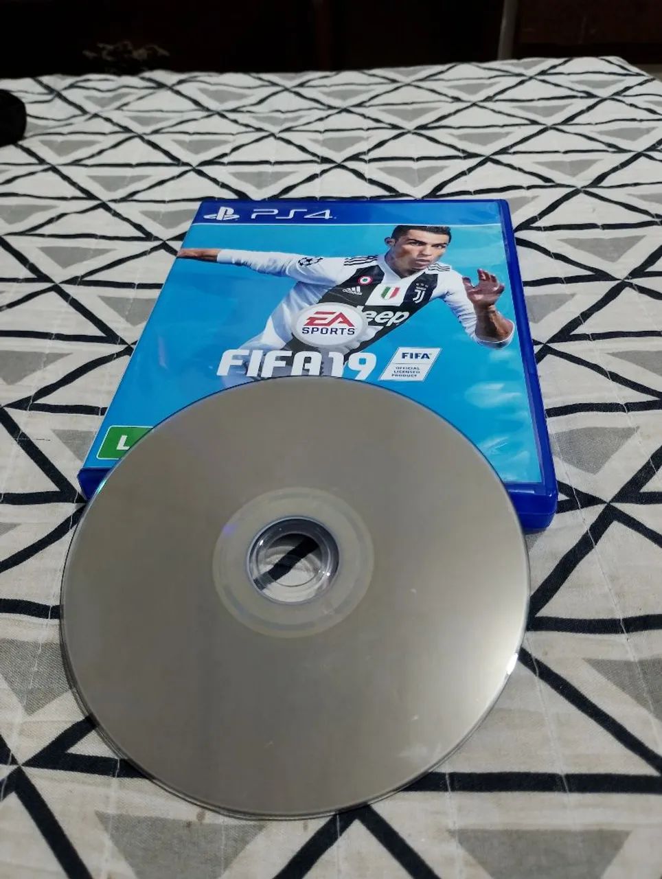 FIFA 19 PS4 faço Olx pay  - Foto 2