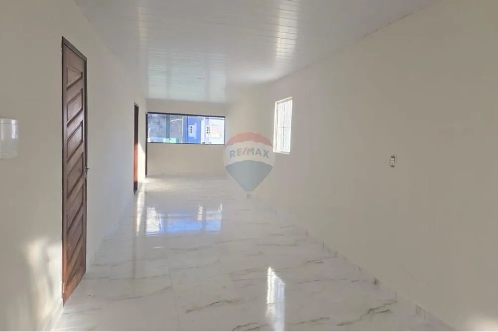 Casa Com 3 Quartos para Locação no Centro do Cabo!"
