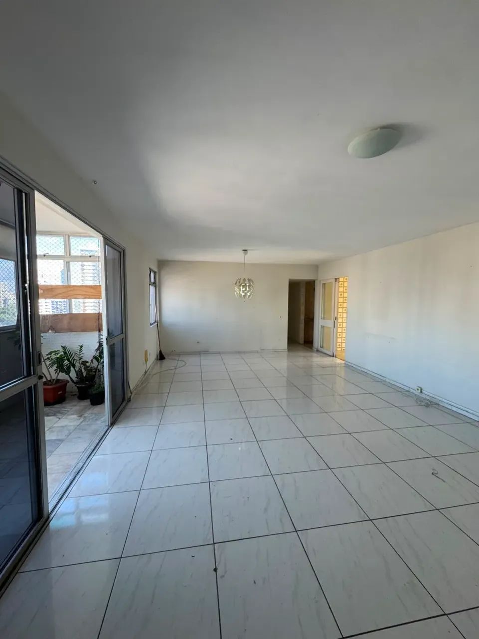 Apartamento lindo e espaçoso de 132 m² à venda no coração do Espinheiro