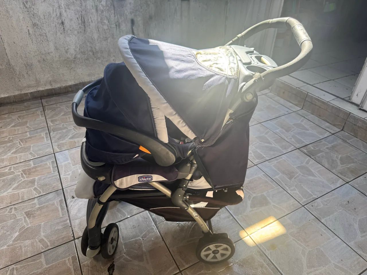 Carrinho de bebê com bebê conforto - Chicco
