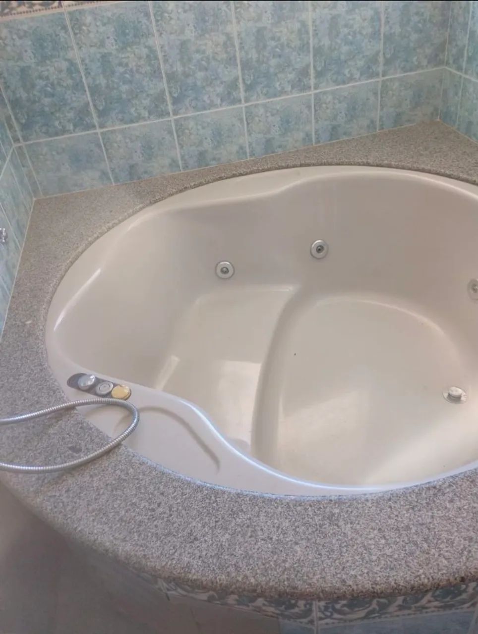 Whirlpool bathtub with pump