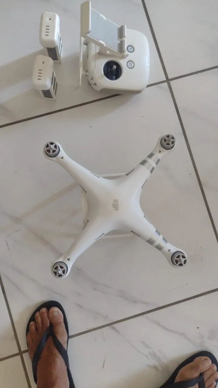 Drone funcionando , fata a fonte ,  a camera está solta vai com case